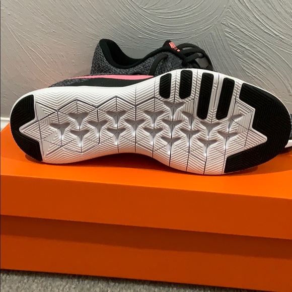 NEW Nike Sneakers - Picture 3 of 5